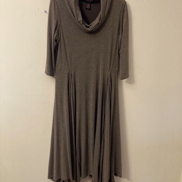 Signature brown dress with asymmetrical hem, quarter length sleeves, size 12 - Picture 3 of 9